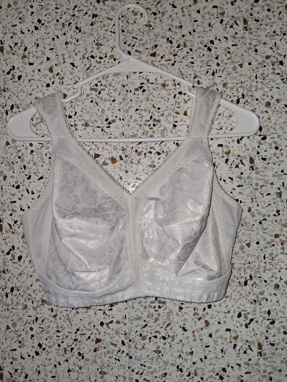 Playtex Everyday Bra Size 38DD White No Padding Wireless
